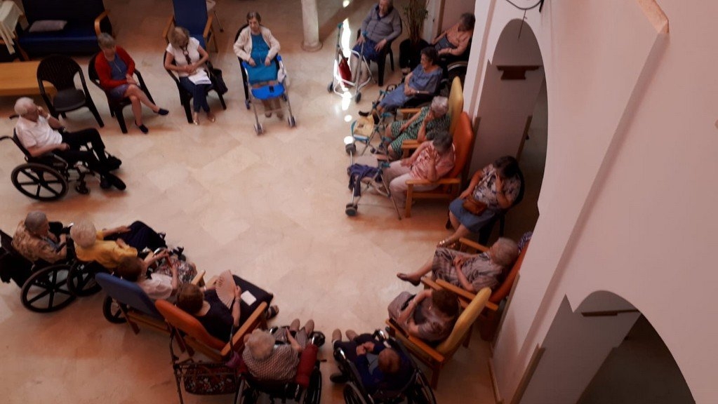 Residencia Madre reza el rosario a la Virgen del Carmen