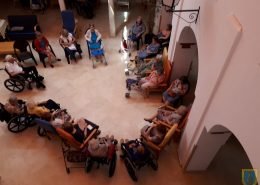 Residencia Madre reza el rosario a la Virgen del Carmen